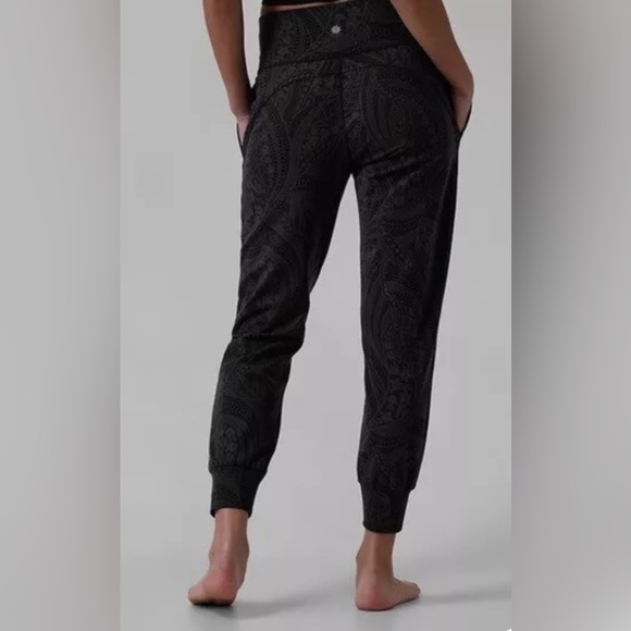 Athleta Salutation Textured Jogger - Picture 3 of 10
